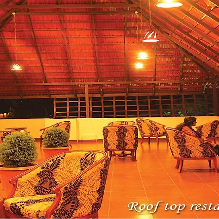 Grand Thekkady Hotell Kumily Exteriör bild