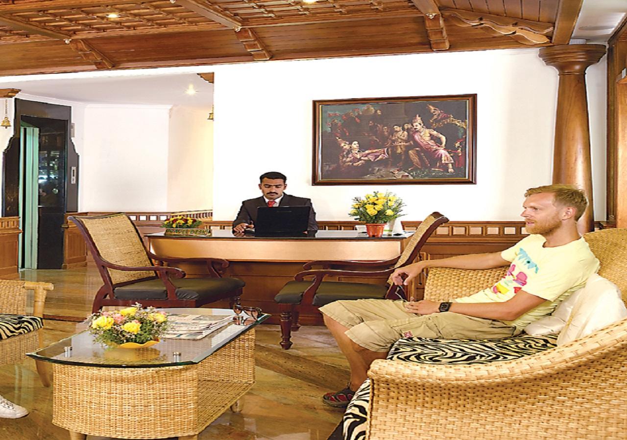 Grand Thekkady Hotell Kumily Exteriör bild