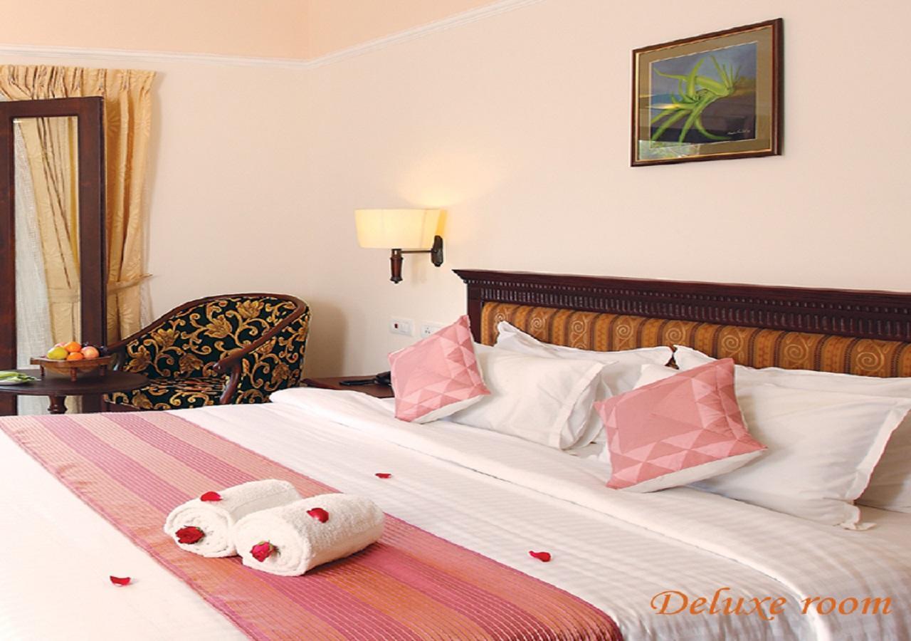 Grand Thekkady Hotell Kumily Exteriör bild