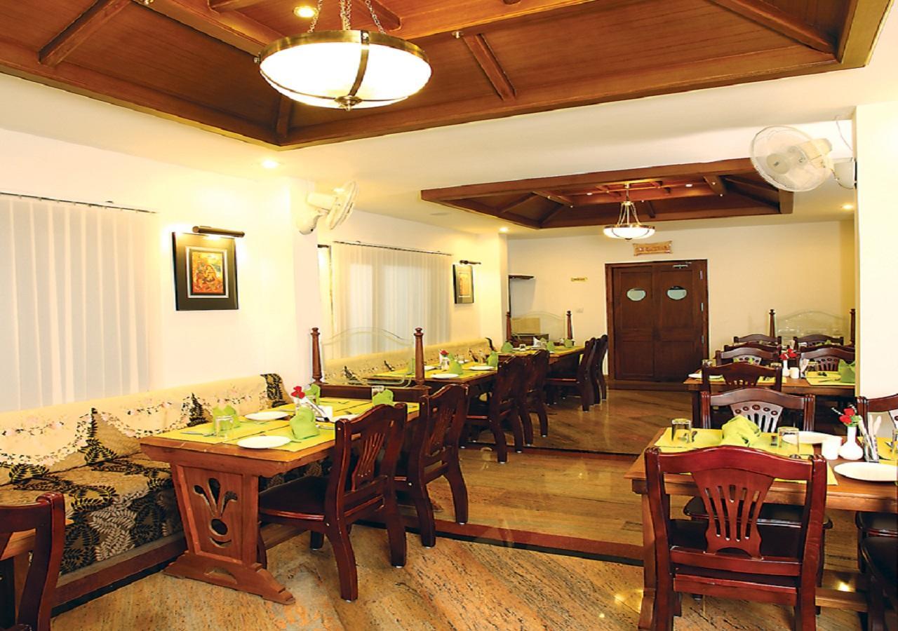 Grand Thekkady Hotell Kumily Exteriör bild